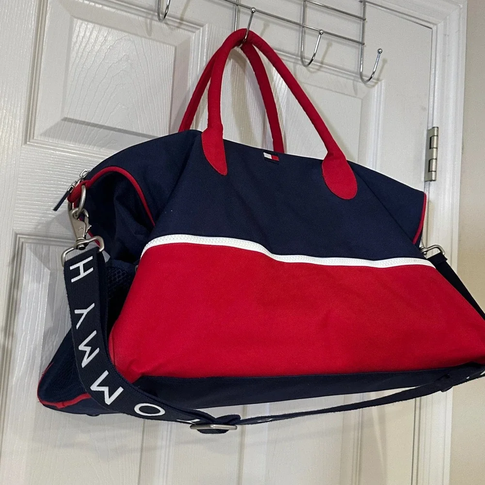 Tommy Hilfiger Duffel Bag Navy Blue Red White Canvas Weekend Travel Logo Strap